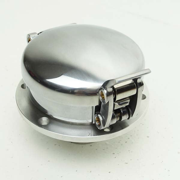 Lemans style outlet gas cap